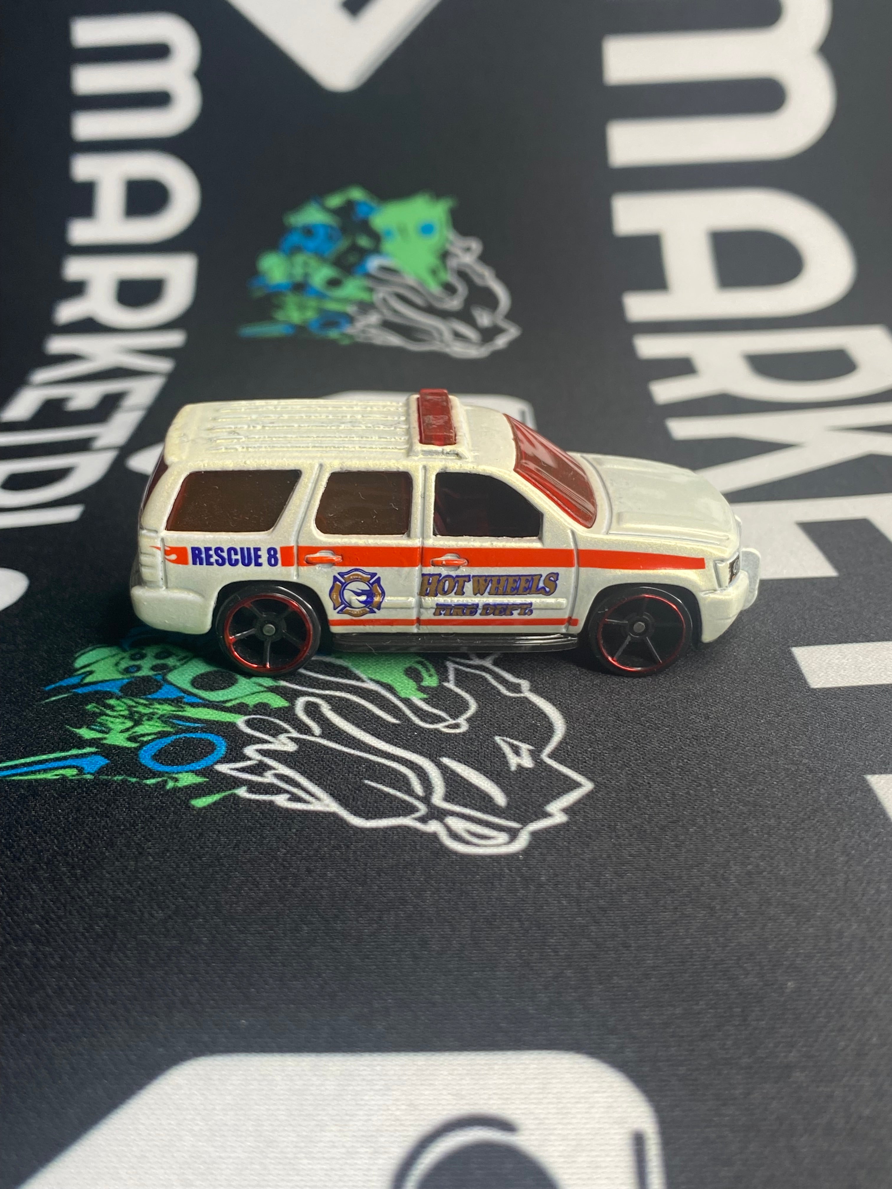 HOT WHEELS ‘07 Chevy Tahoe