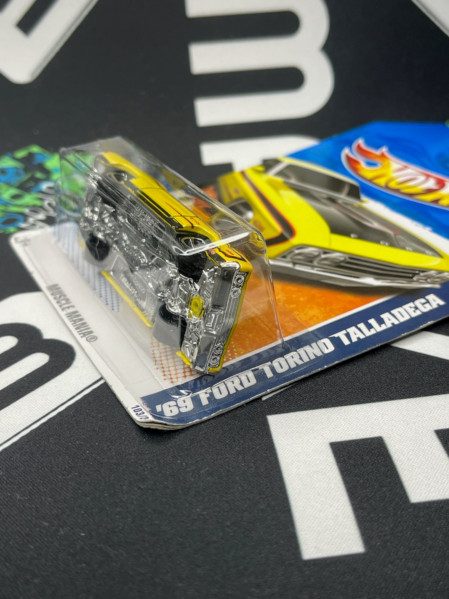 HOT WHEELS ‘69 Ford Torino Talladega - Yellow