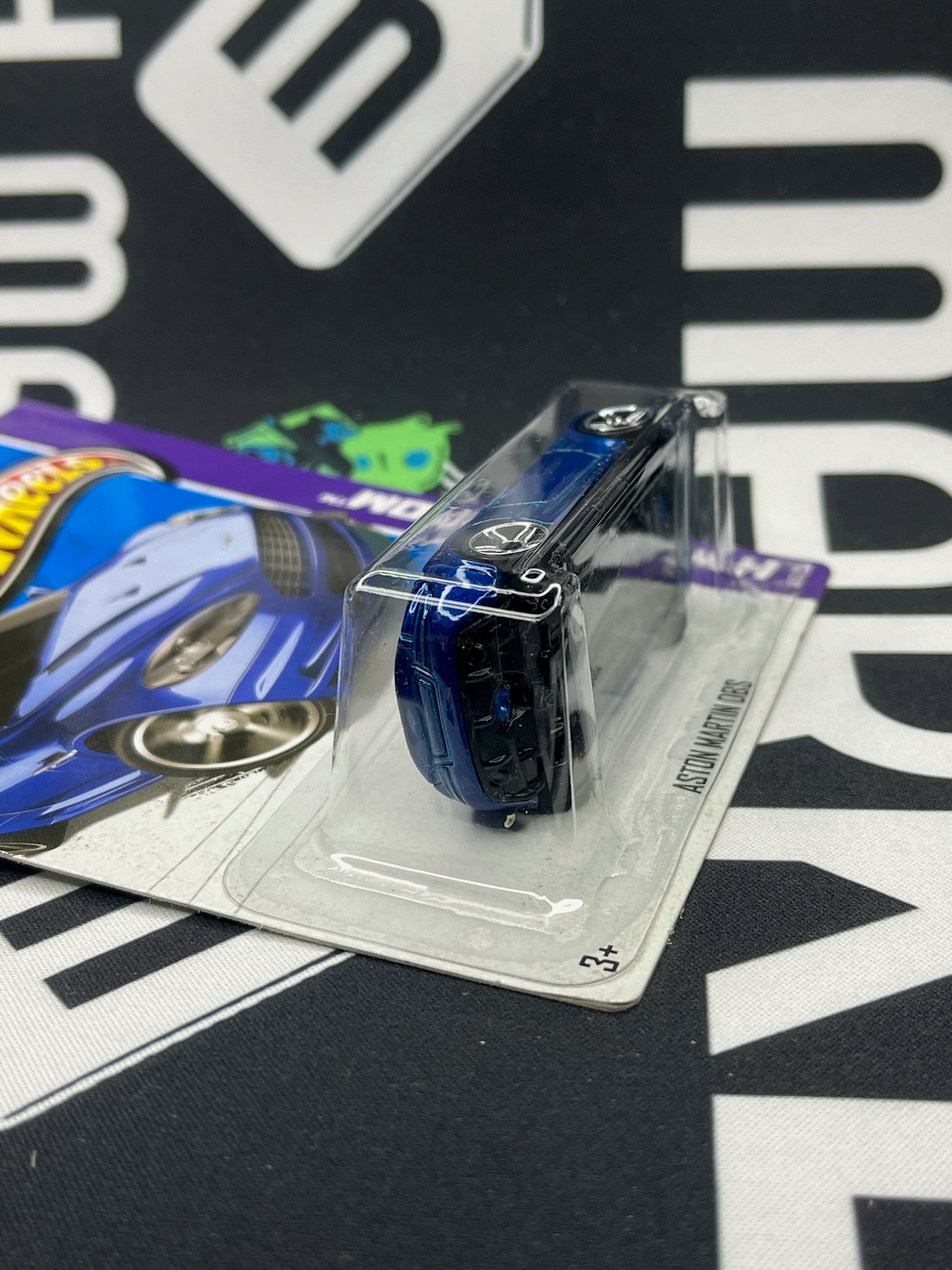 HOT WHEELS Aston Martin DBS