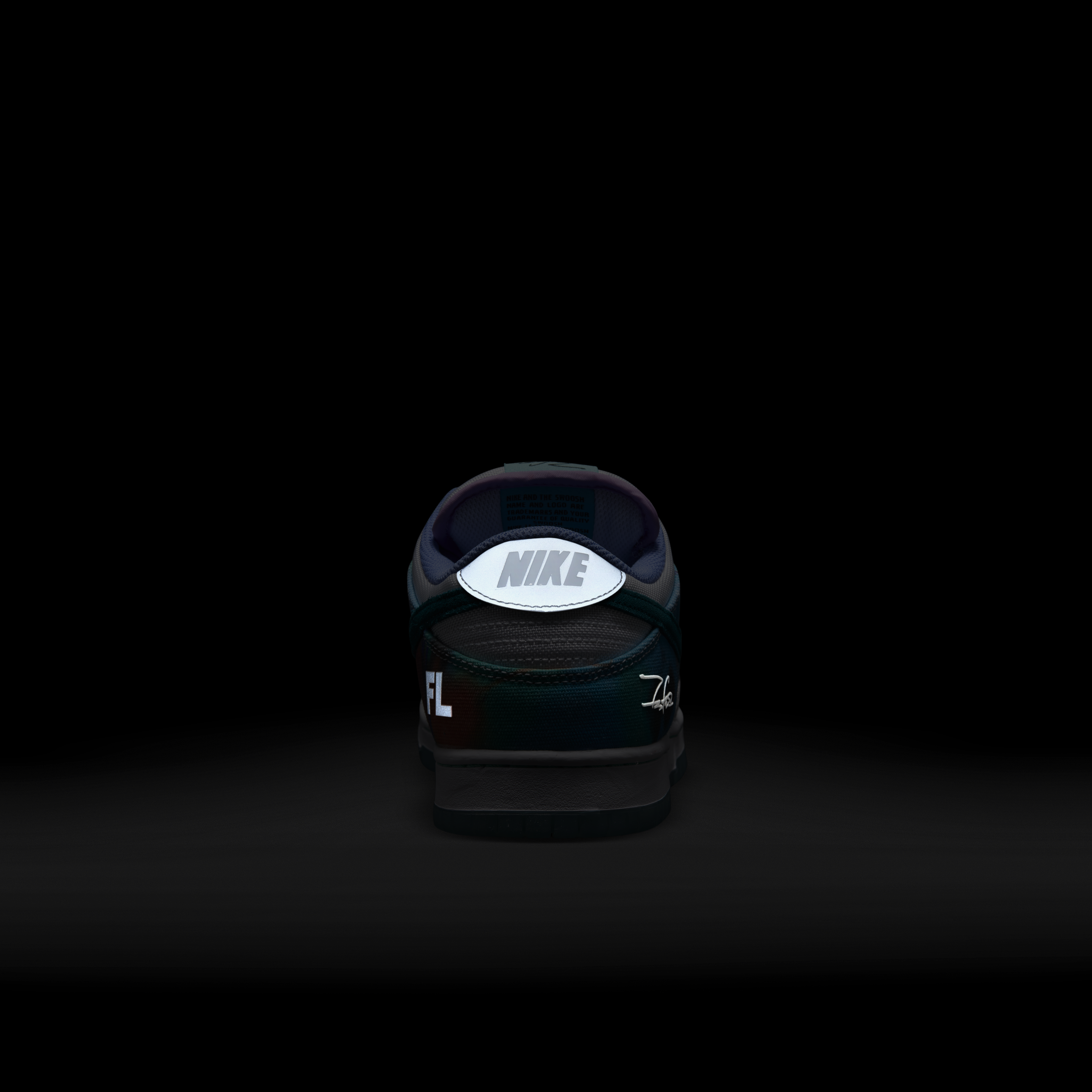 NIKE SB Low Dunk Futura Laboratories