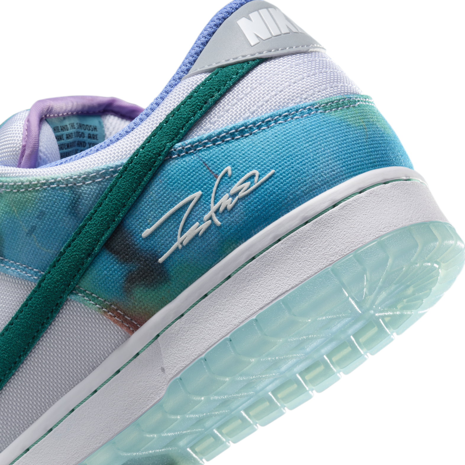 NIKE SB Low Dunk Futura Laboratories